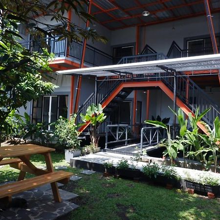 Ndalem Sorogenen Guesthouse Yogyakarta Kültér fotó